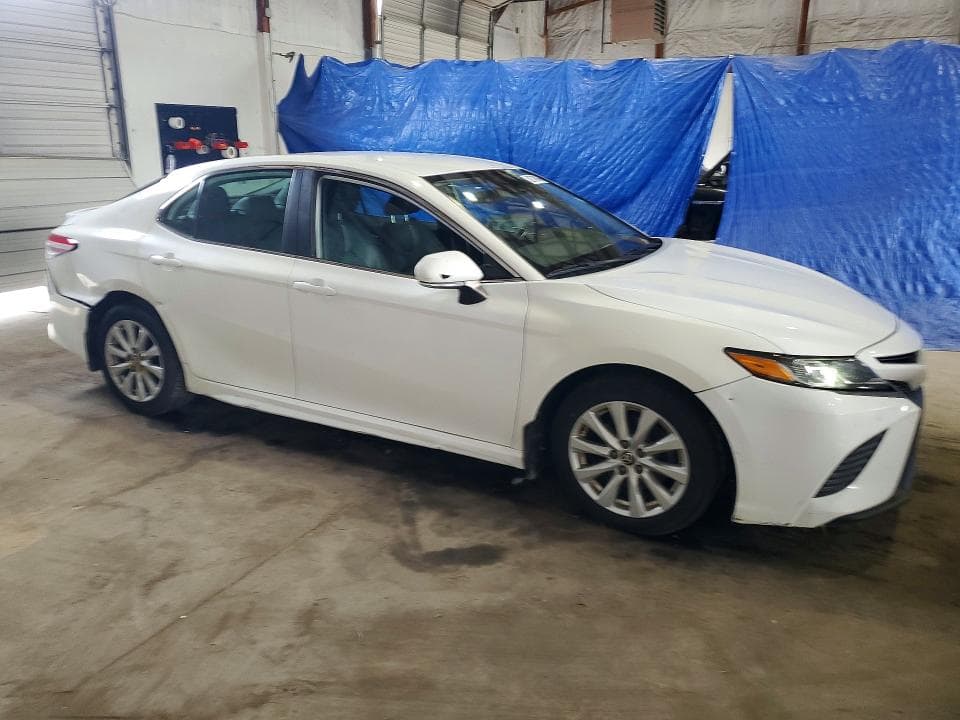 2020 TOYOTA CAMRY SE 4