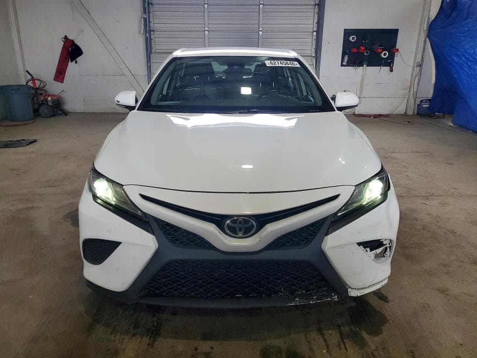 2020 TOYOTA CAMRY SE 5
