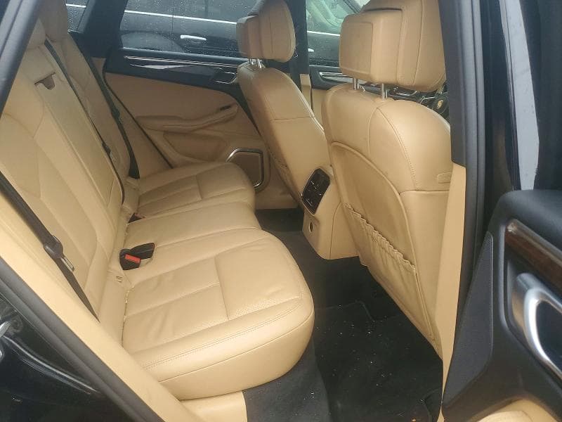 2018 PORSCHE MACAN S 11