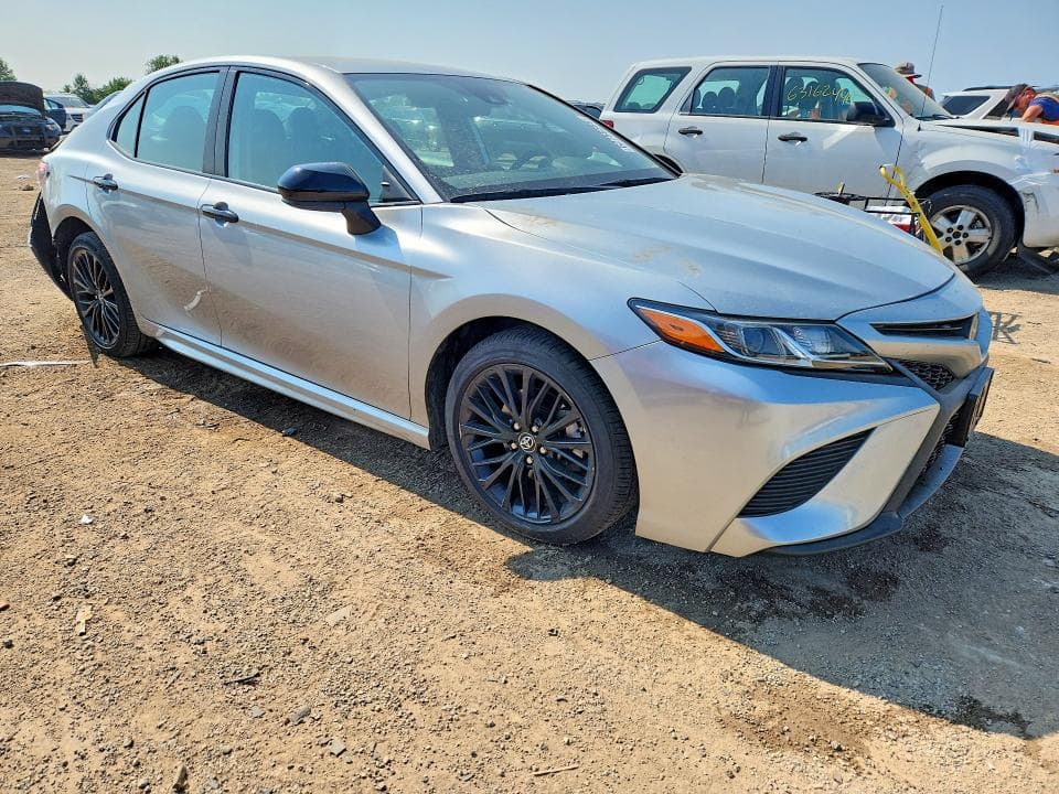 2019 TOYOTA CAMRY SE 4
