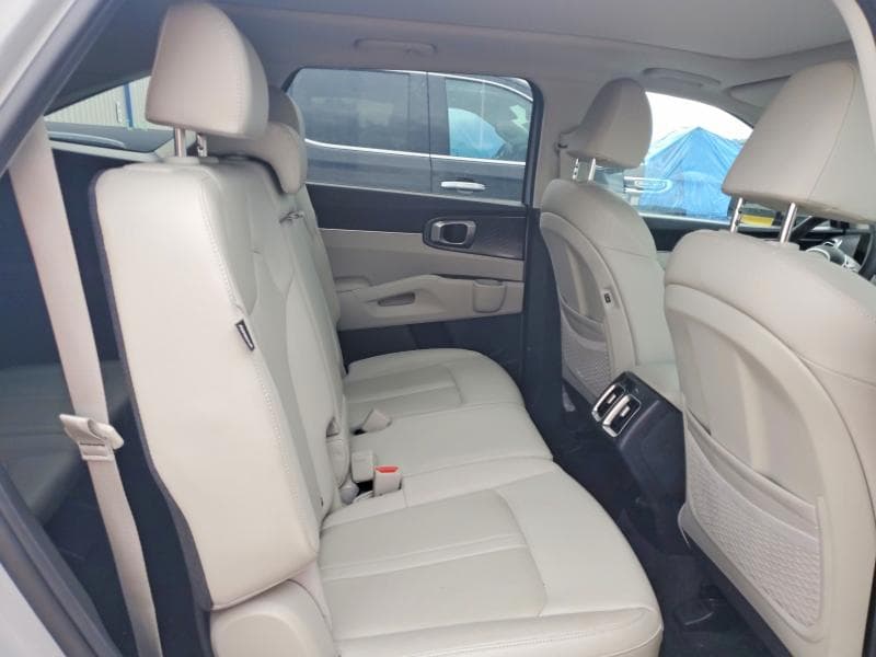 2024 KIA SORENTO S 11