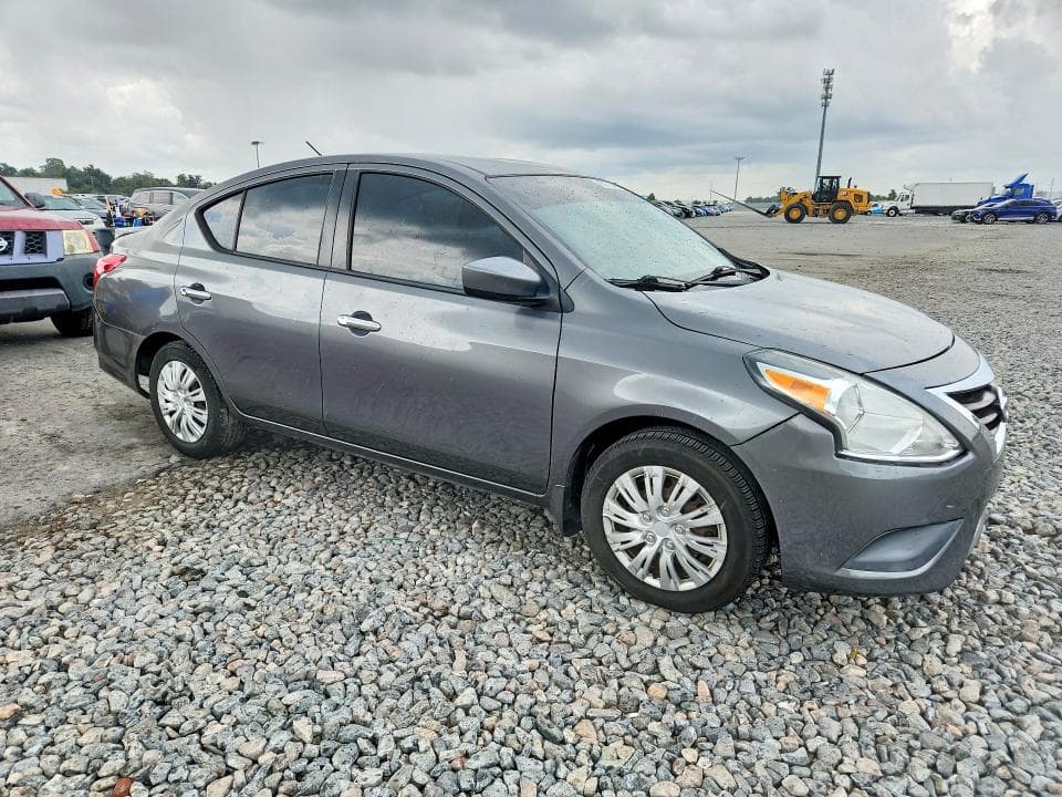 2017 NISSAN VERSA 1.6 SV 4