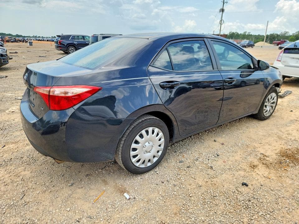 2017 TOYOTA COROLLA LE 3