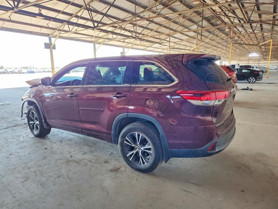 2017 TOYOTA HIGHLANDER LE 2