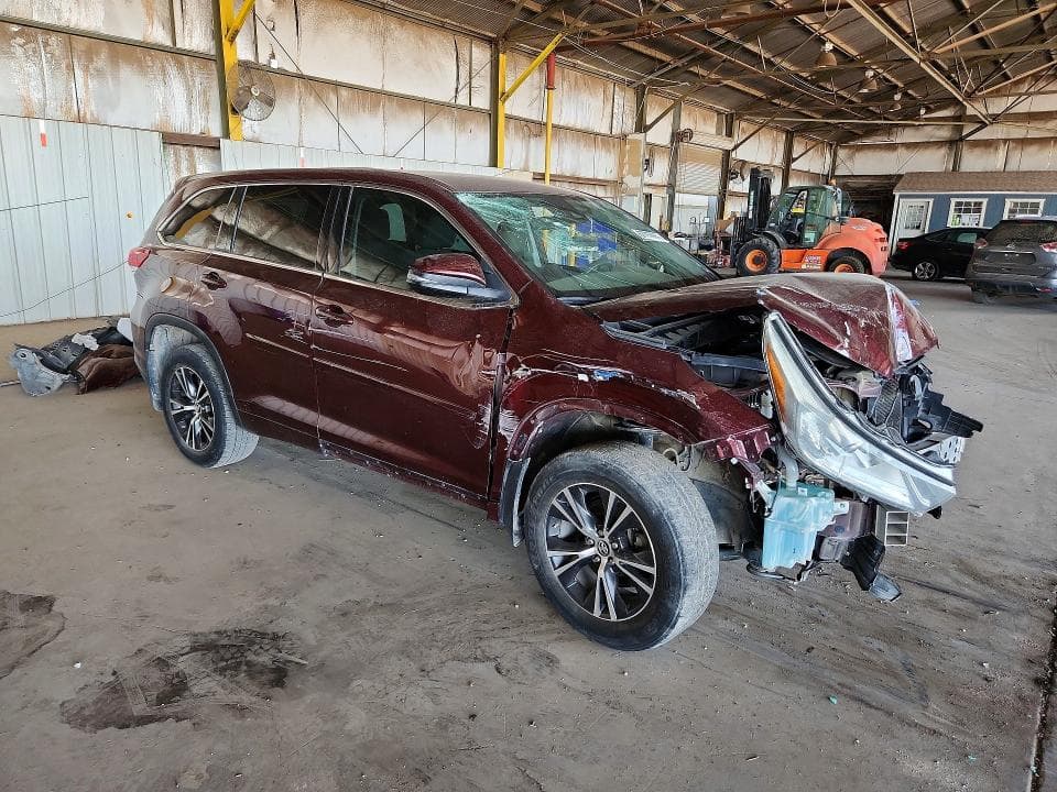2017 TOYOTA HIGHLANDER LE 4