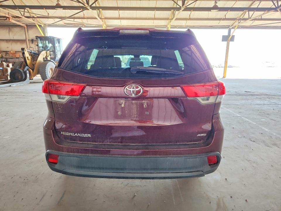 2017 TOYOTA HIGHLANDER LE 6