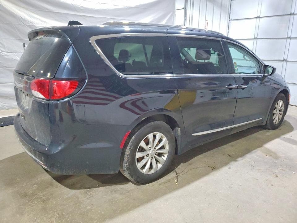 2018 CHRYSLER PACIFICA TOURING L 3