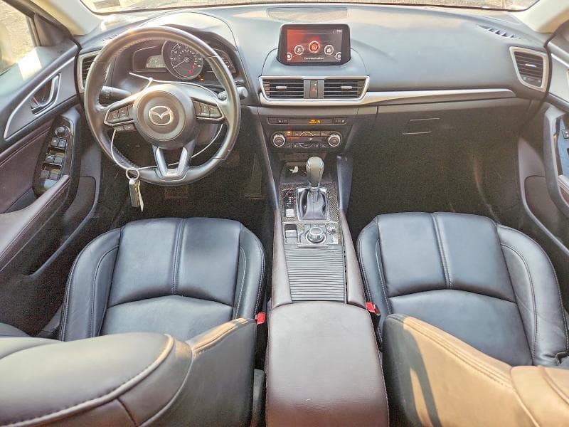 2018 MAZDA 3 TOURING 8