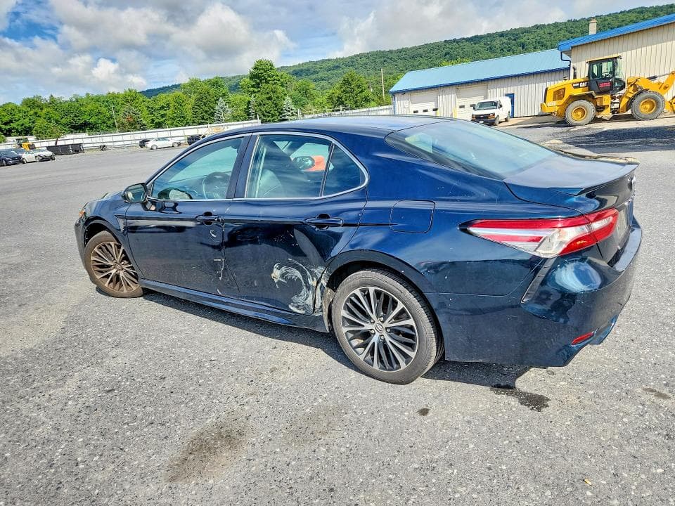 2018 TOYOTA CAMRY SE 2