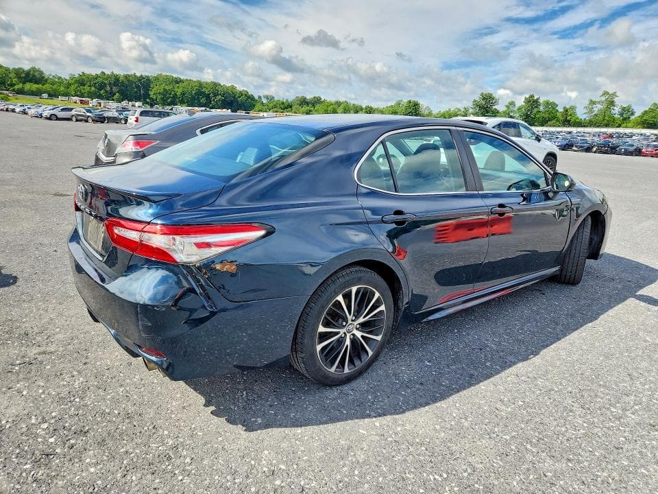 2018 TOYOTA CAMRY SE 3