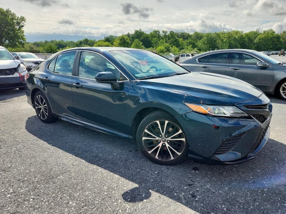 2018 TOYOTA CAMRY SE 4