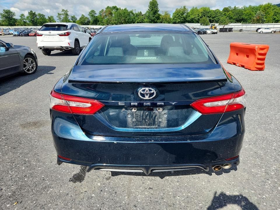 2018 TOYOTA CAMRY SE 6
