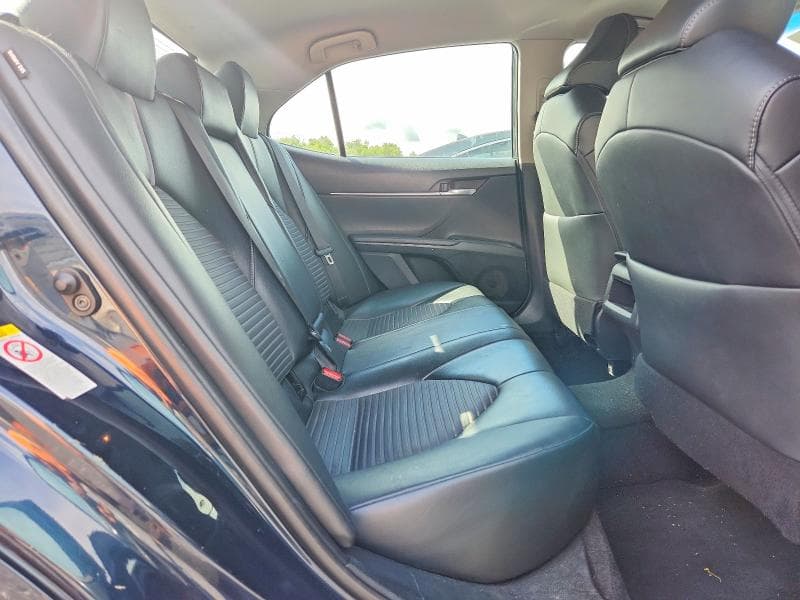 2018 TOYOTA CAMRY SE 10