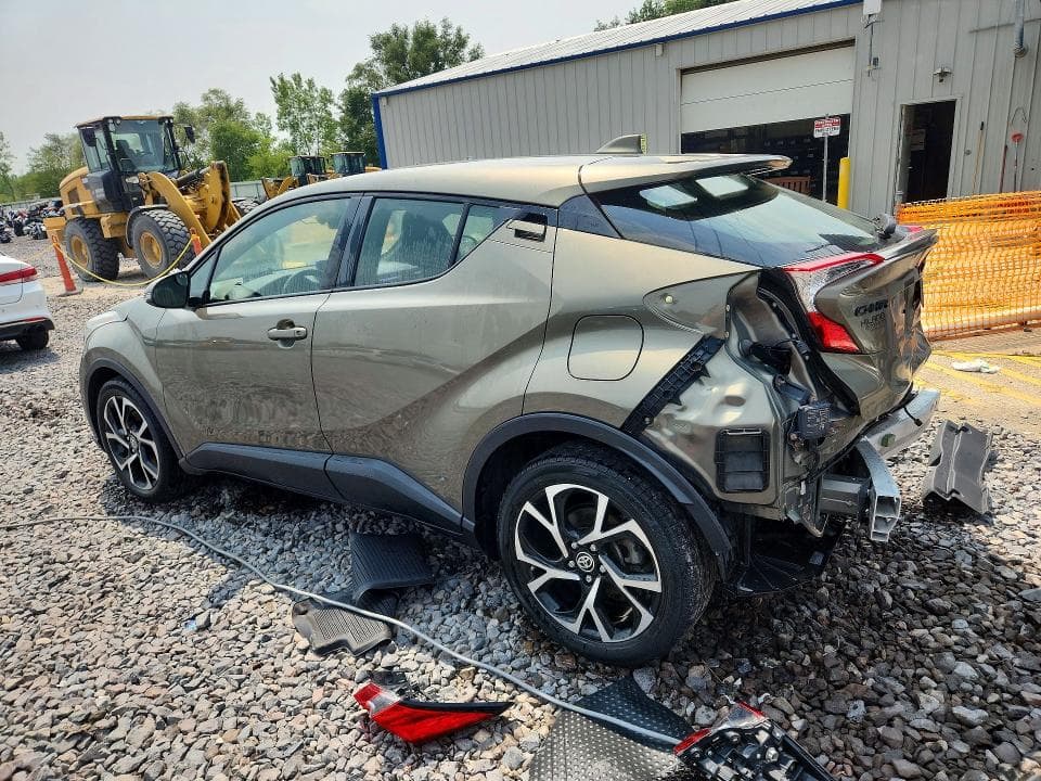 2021 TOYOTA C-HR XLE 2