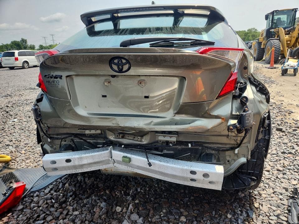 2021 TOYOTA C-HR XLE 6