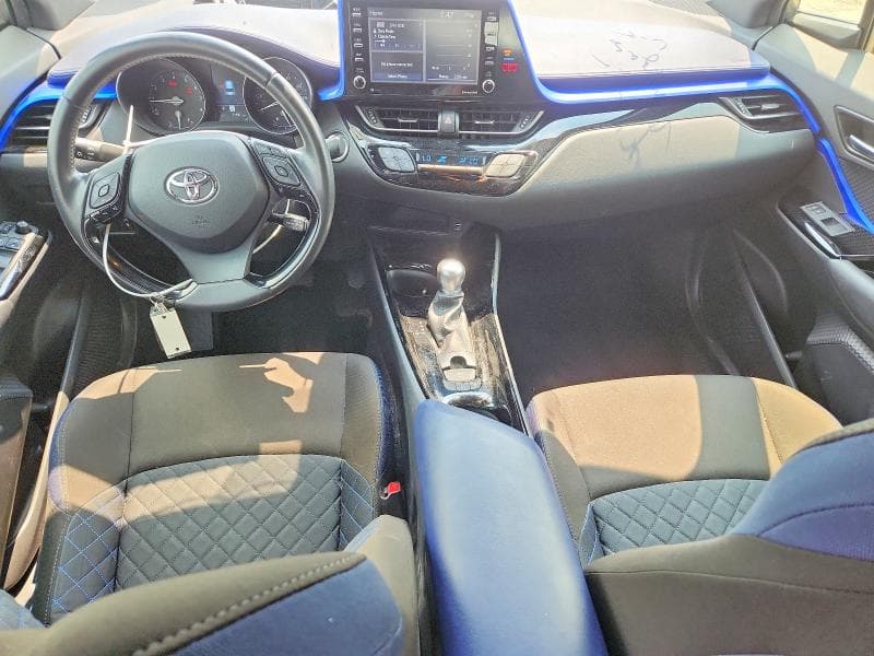 2021 TOYOTA C-HR XLE 8
