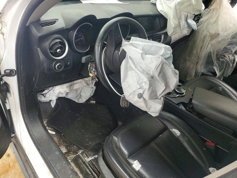 2019 ALFA ROMEO STELVIO 8