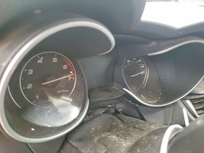 2019 ALFA ROMEO STELVIO 9