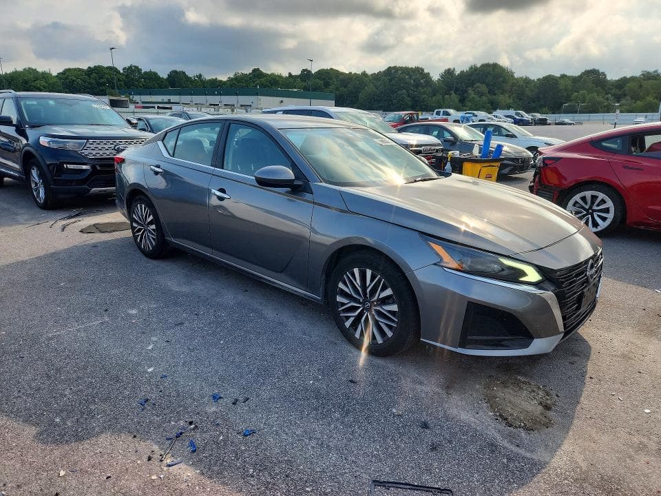 2023 NISSAN ALTIMA SV 4