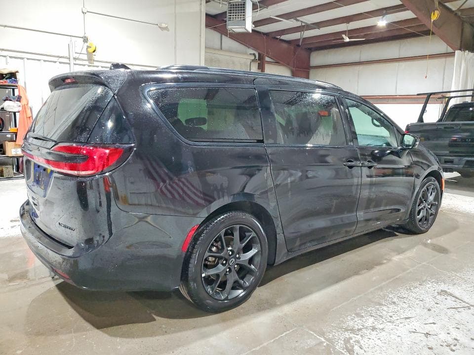 2025 CHRYSLER PACIFICA LIMITED 3