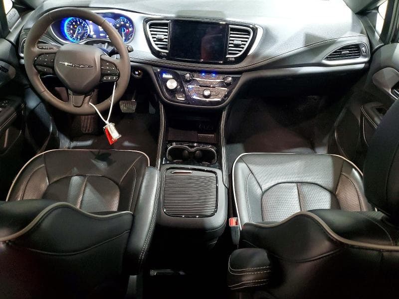2025 CHRYSLER PACIFICA LIMITED 8