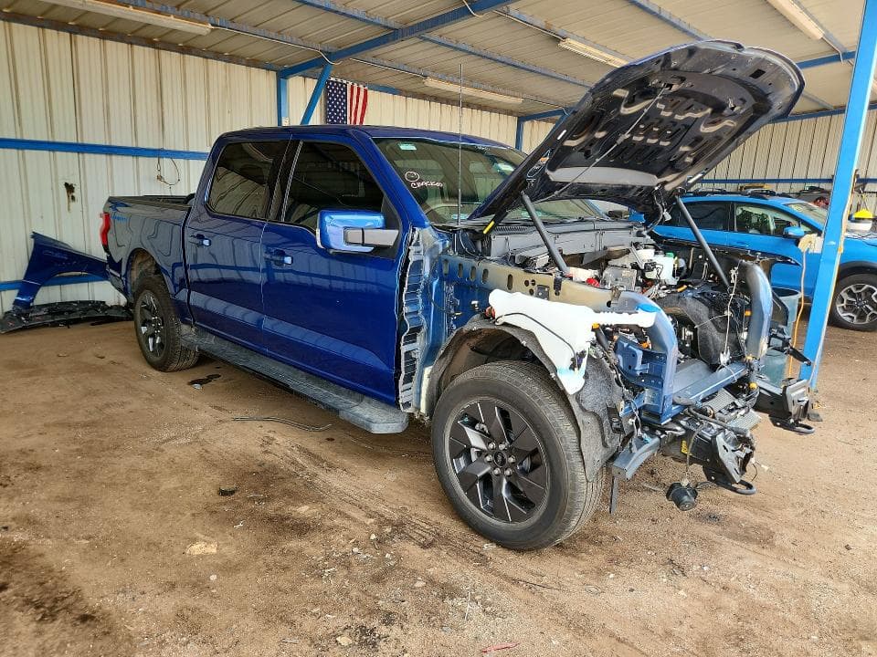 2022 FORD F150 LIGHTNING PRO 4