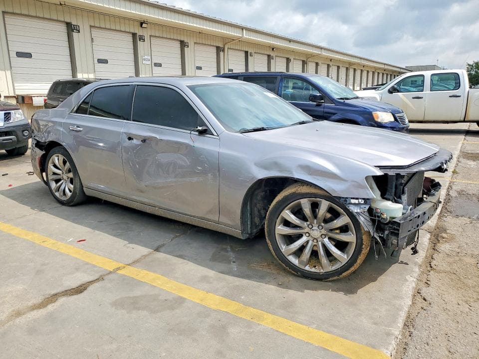 2018 CHRYSLER 300 LIMITED 4
