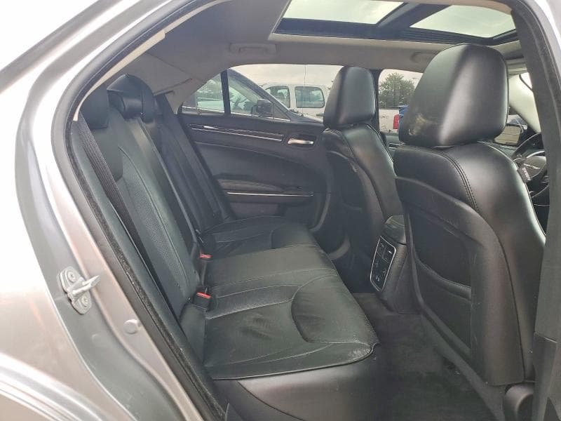 2018 CHRYSLER 300 LIMITED 10