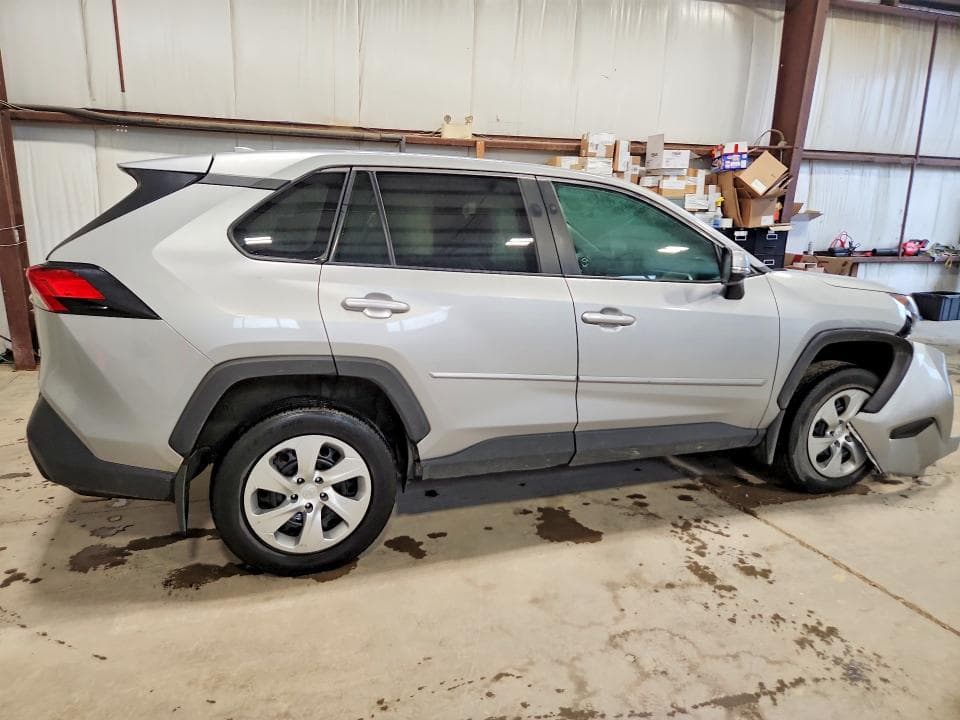 2022 TOYOTA RAV4 LE 3