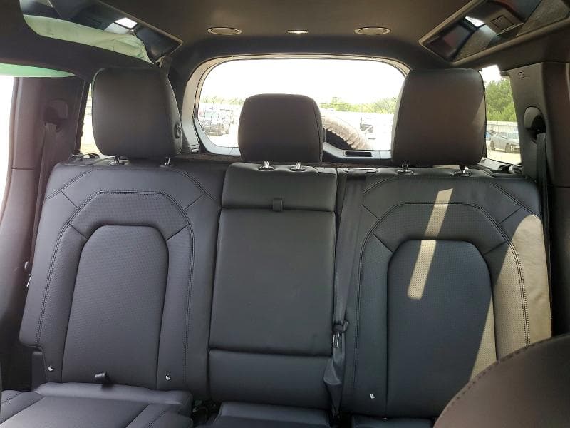 2025 LAND ROVER DEFENDER 110 X-DYNAMIC SE 10
