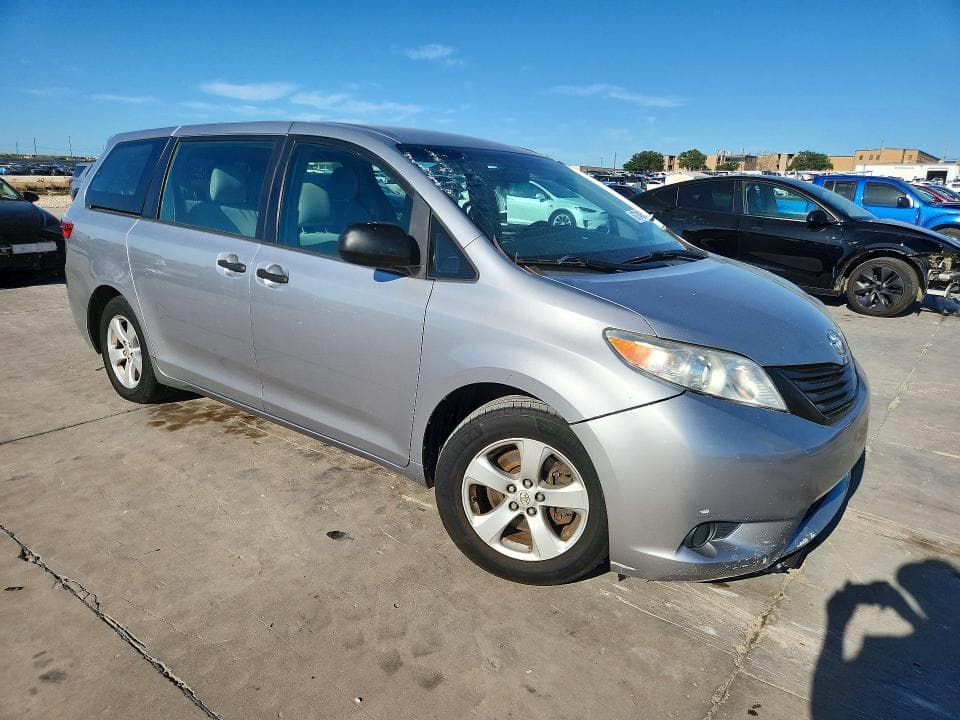 2017 TOYOTA SIENNA L 7-PASSENGER 4