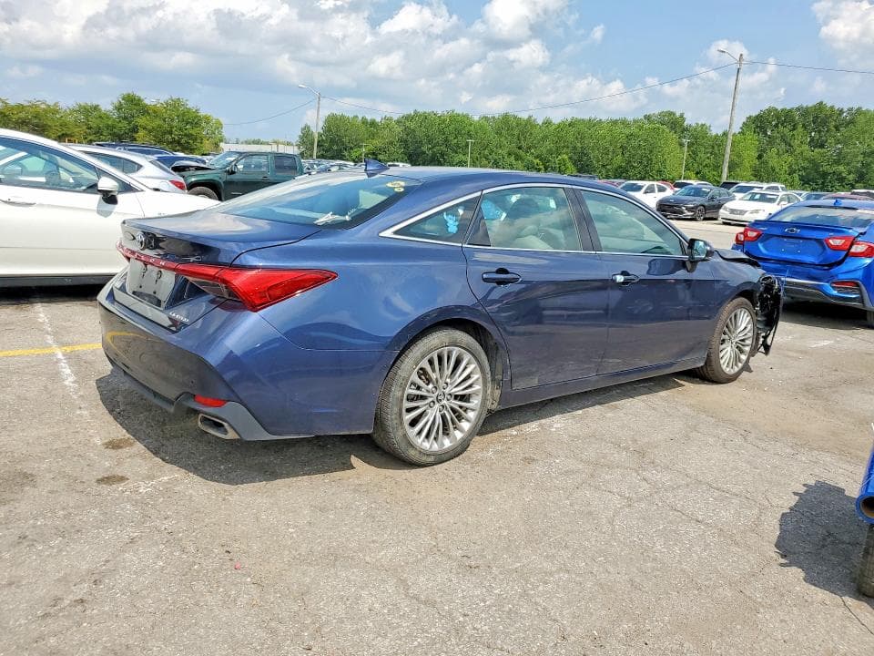 2020 TOYOTA AVALON LIMITED 3