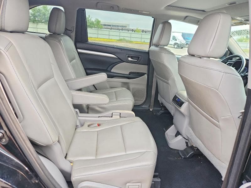 2018 TOYOTA HIGHLANDER XLE 11