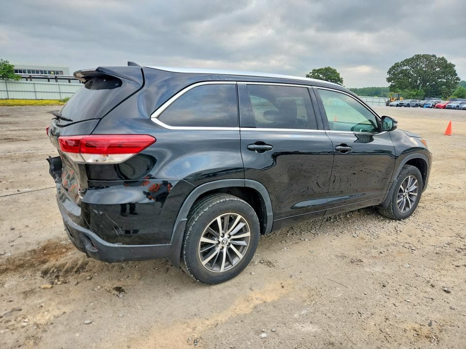 2018 TOYOTA HIGHLANDER XLE 3