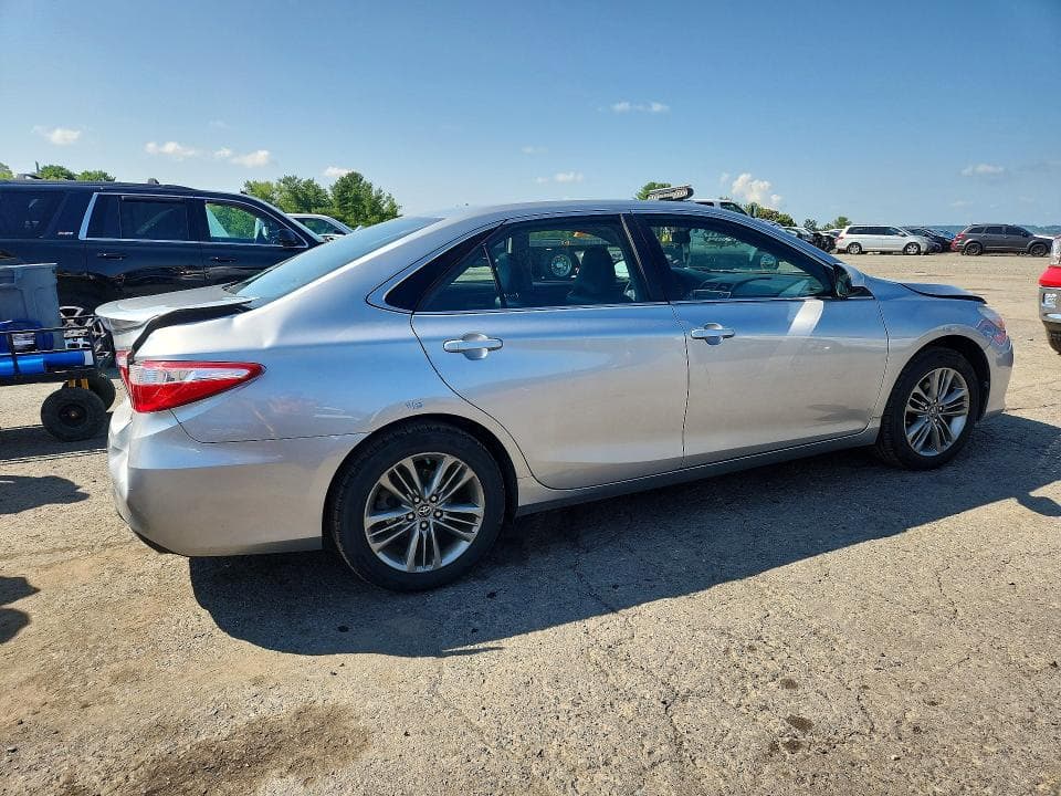 2017 TOYOTA CAMRY SE 3