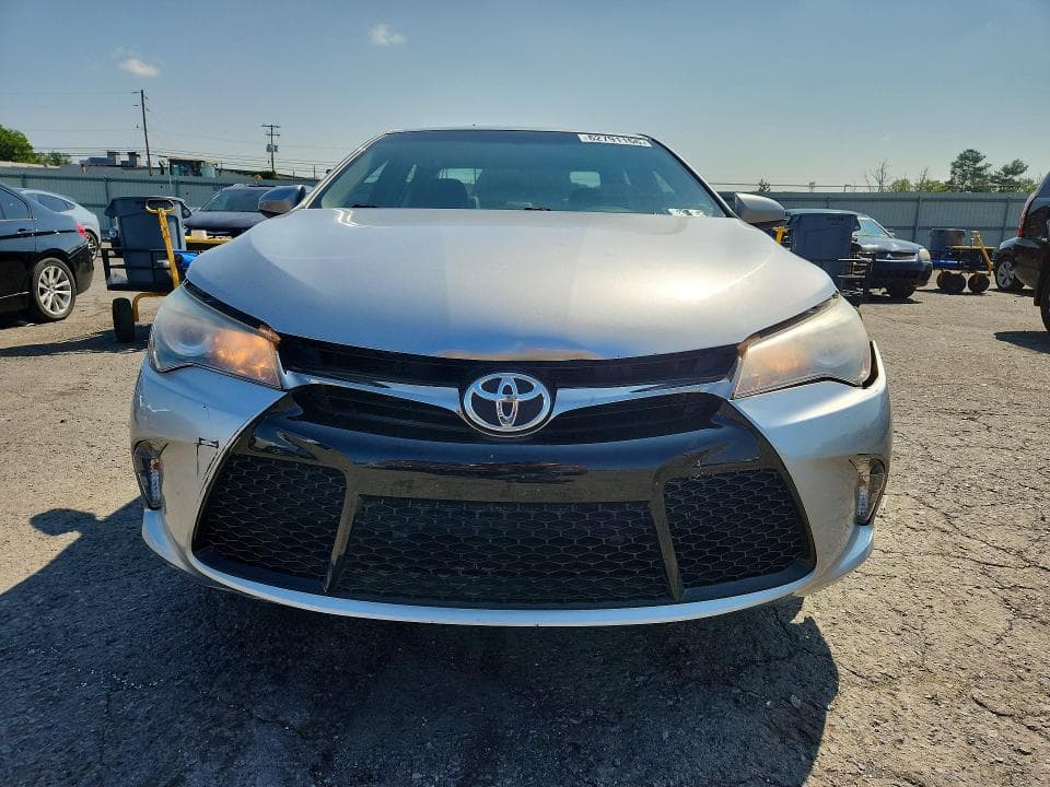 2017 TOYOTA CAMRY SE 5