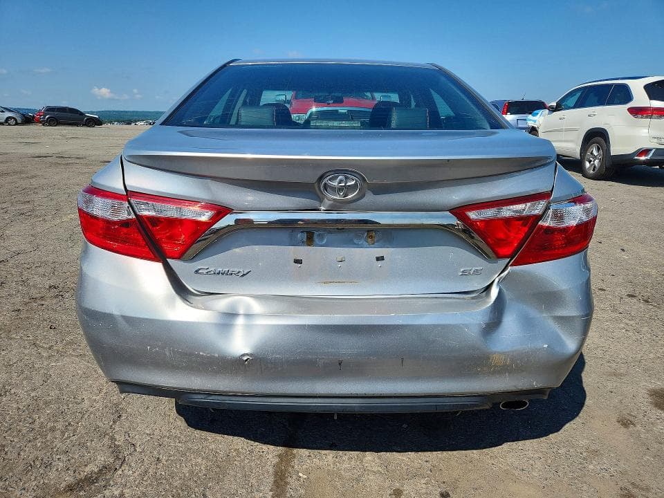 2017 TOYOTA CAMRY SE 6