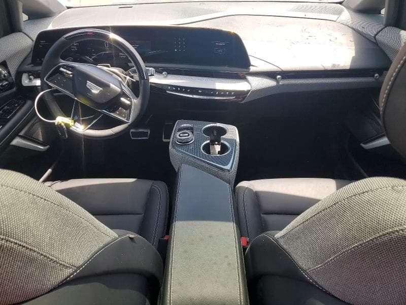 2025 CADILLAC OPTIQ LUXURY 8