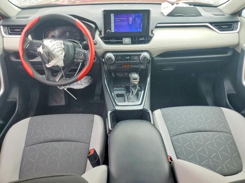 2023 TOYOTA RAV4 XLE 8
