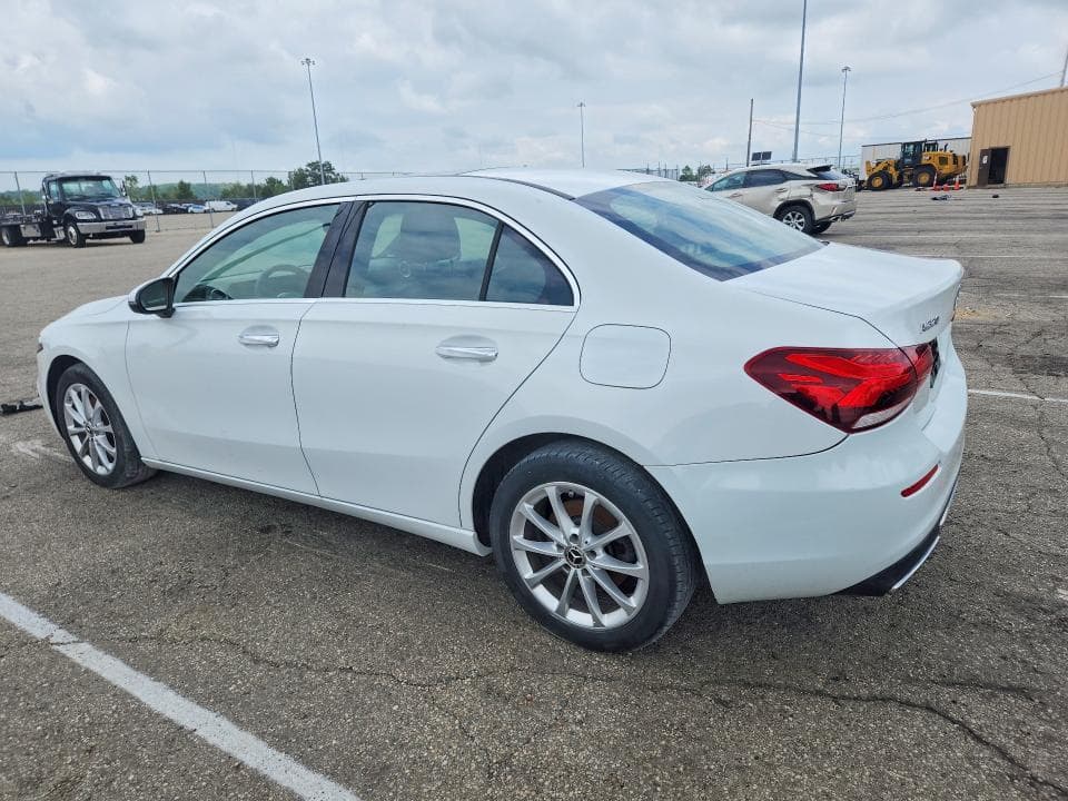 2019 MERCEDES-BENZ A 220 2