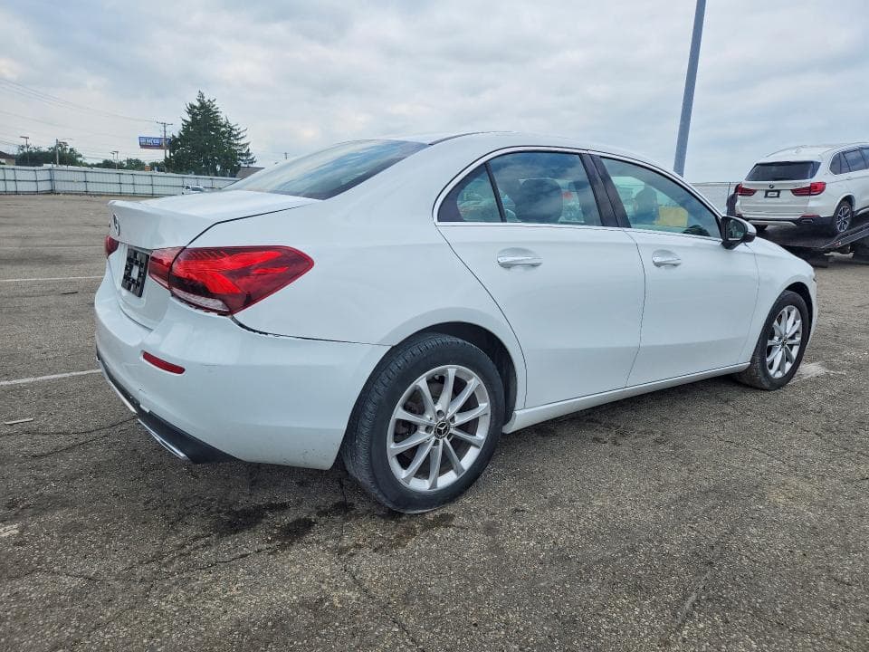 2019 MERCEDES-BENZ A 220 3