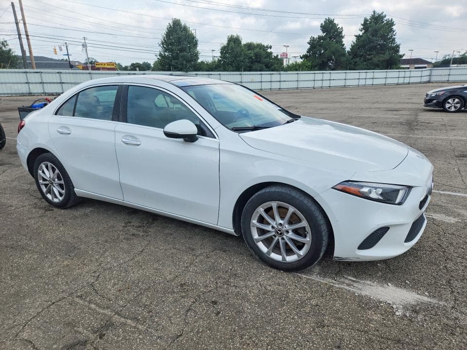 2019 MERCEDES-BENZ A 220 4