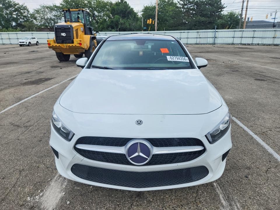 2019 MERCEDES-BENZ A 220 5