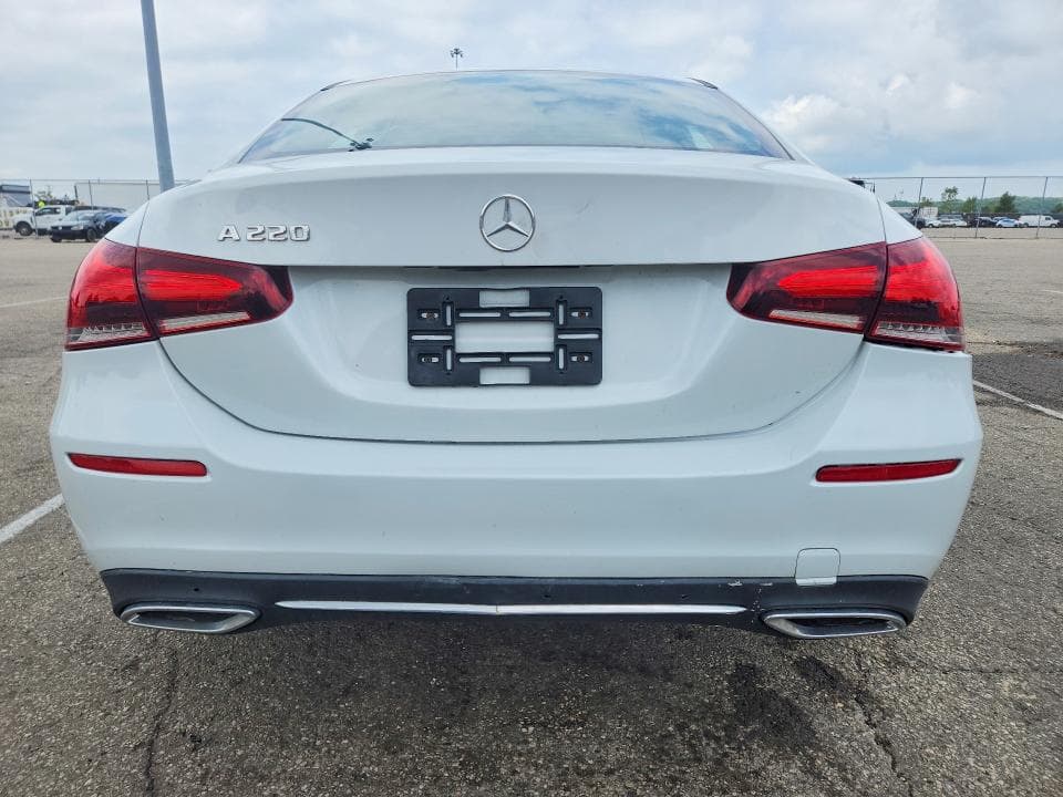 2019 MERCEDES-BENZ A 220 6
