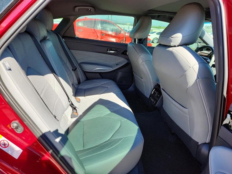 2019 TOYOTA AVALON LIMITED 10