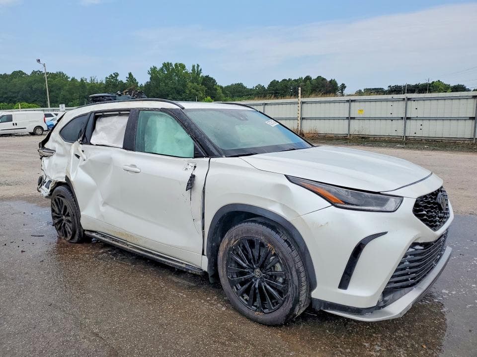 2023 TOYOTA HIGHLANDER XSE 4