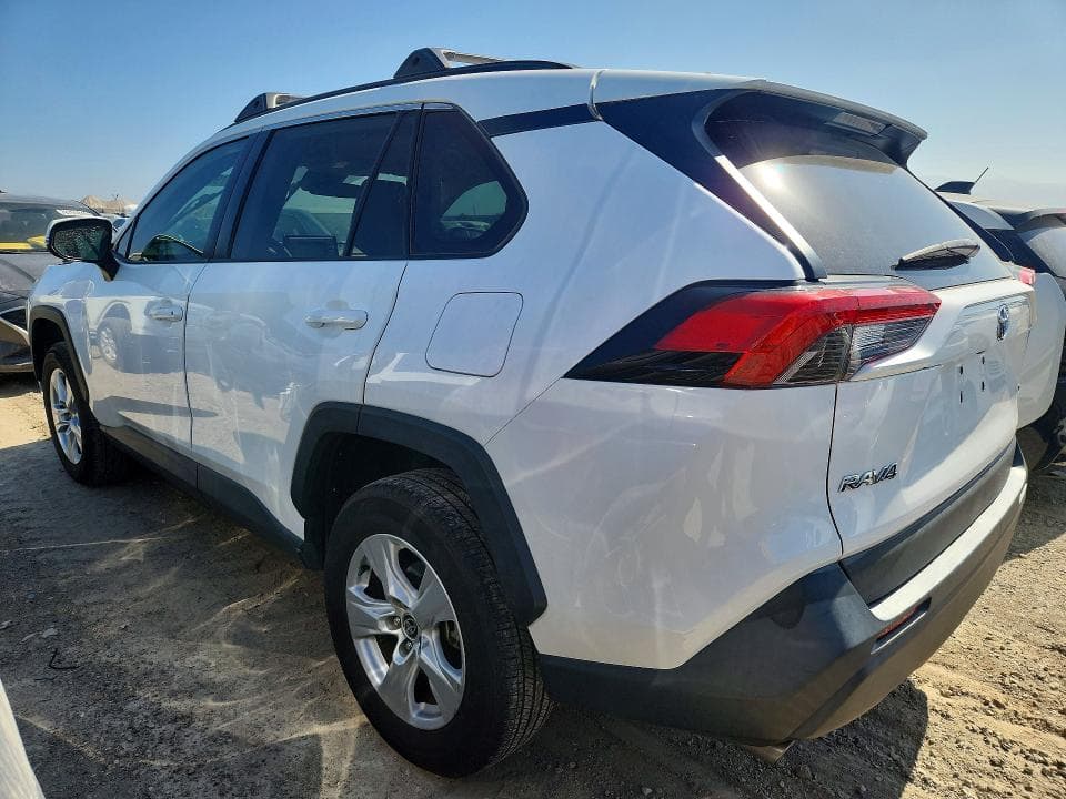 2021 TOYOTA RAV4 XLE 2