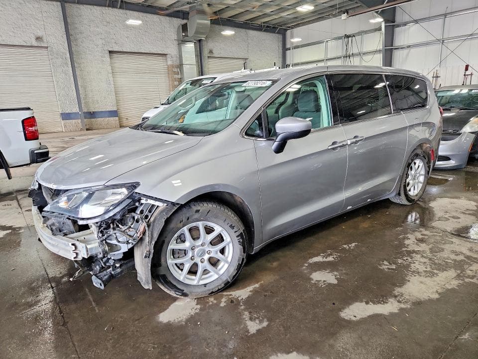 2017 CHRYSLER PACIFICA TOURING - 1