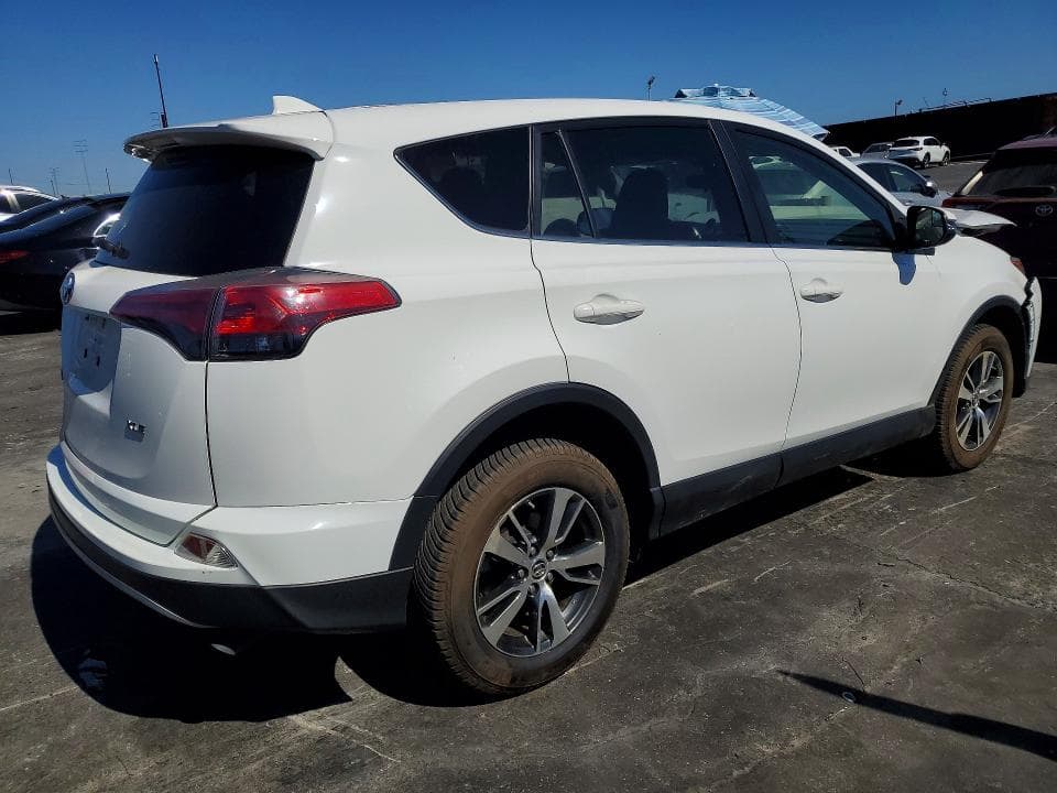 2017 TOYOTA RAV4 XLE 3