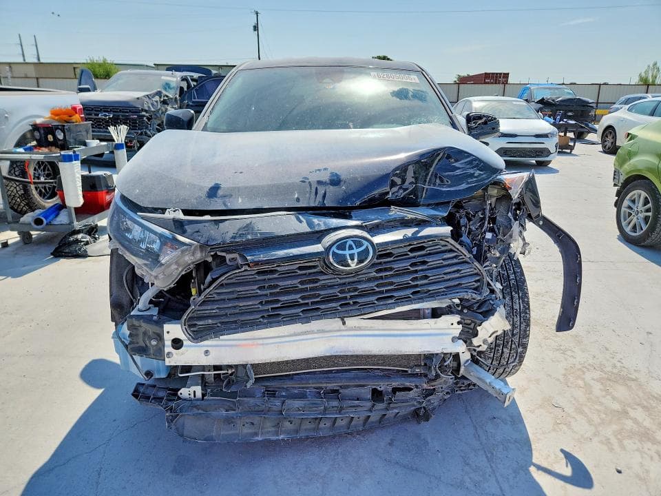 2022 TOYOTA RAV4 LE 5